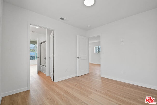 Building Photo - 2617 Carmona Ave