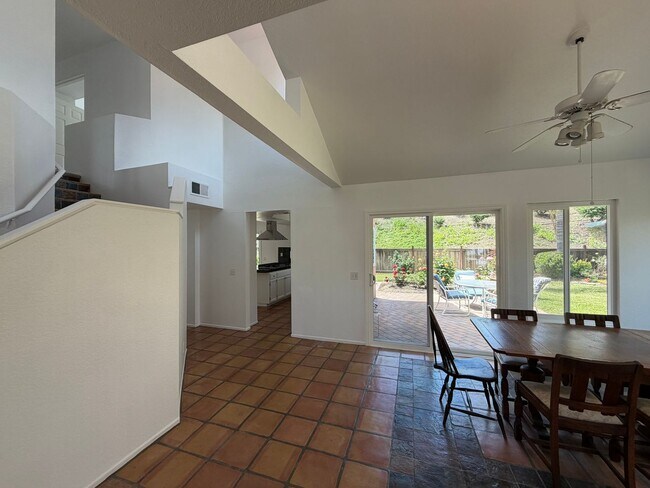 Building Photo - Beautiful 3 bed/3 bath In San Clemente