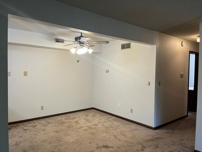 Building Photo - 3039 SW Maupin Ln