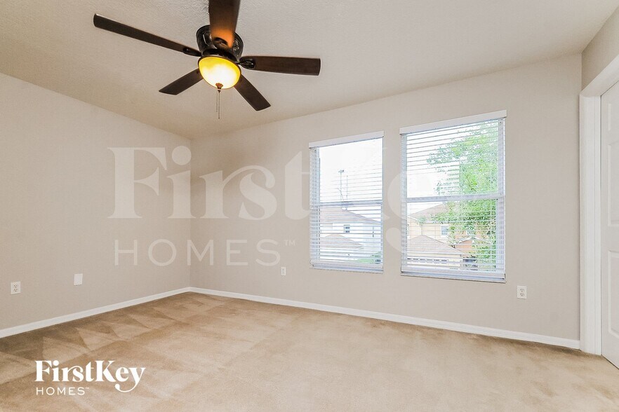 Building Photo - 6942 Lake Eaglebrooke Dr