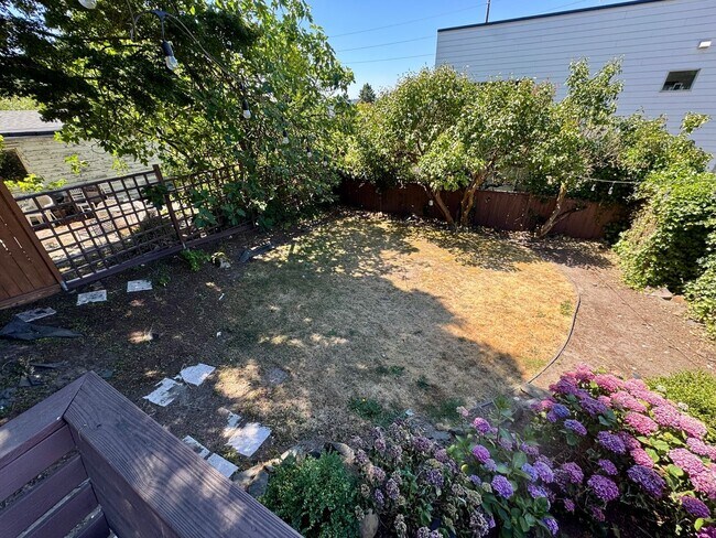 Building Photo - Phinney Ridge Home