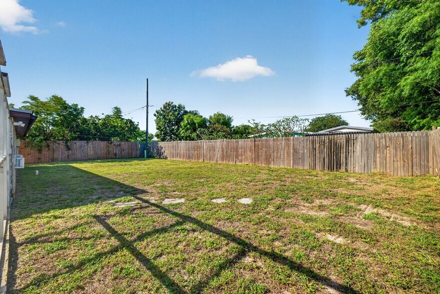 Building Photo - 2159 Gerard Ct