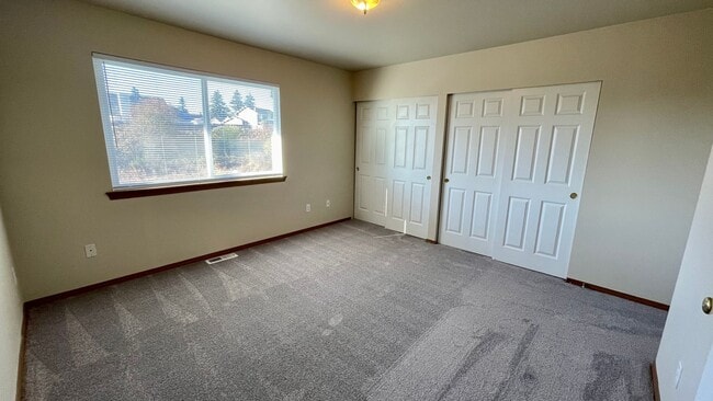 Building Photo - 725-727 Crystal Springs