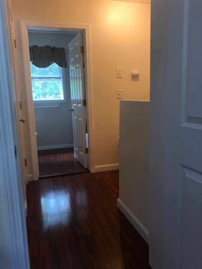 Building Photo - FULLY FURNISHED: 2 BED/1.5 BATH (6 Month R...