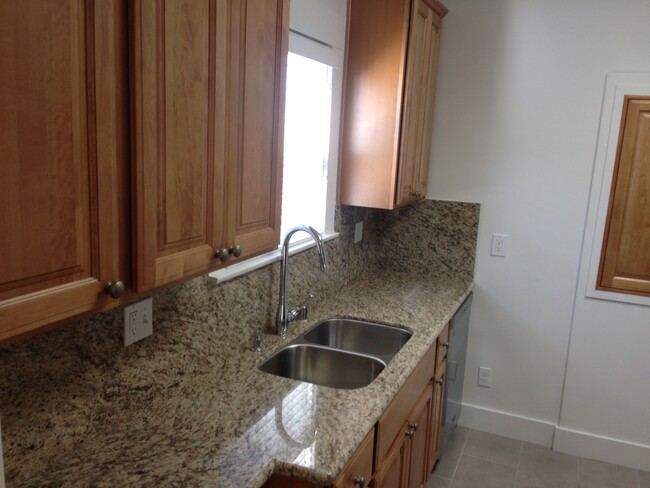 Building Photo - PRICE REDUCED! Remodeled 2 bed 1 bath apar...