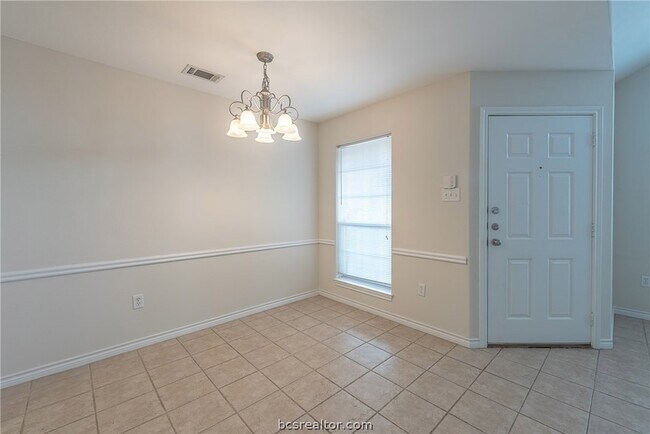 Building Photo - 1004 Crepe Myrtle Ct