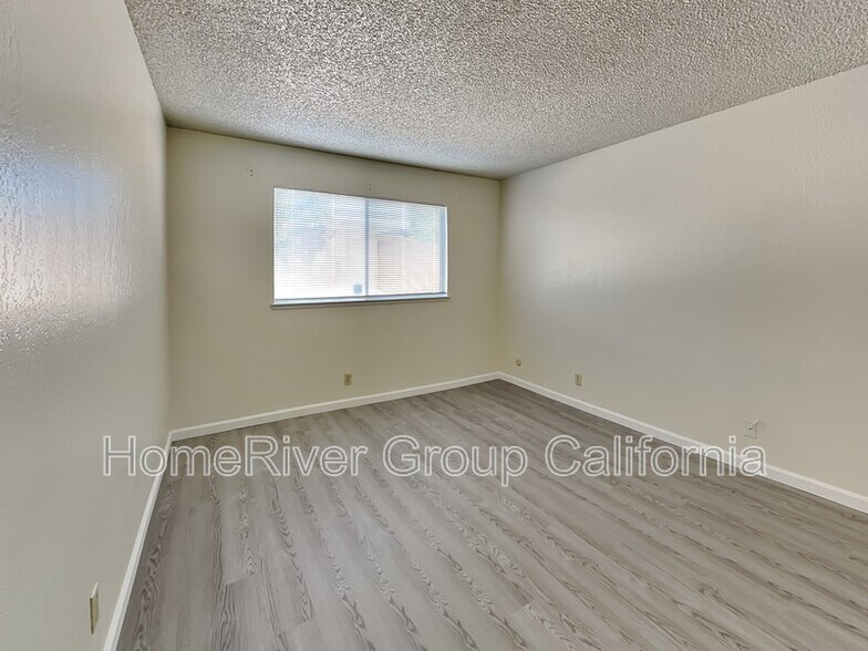 Building Photo - 5903 Spring Glen Dr