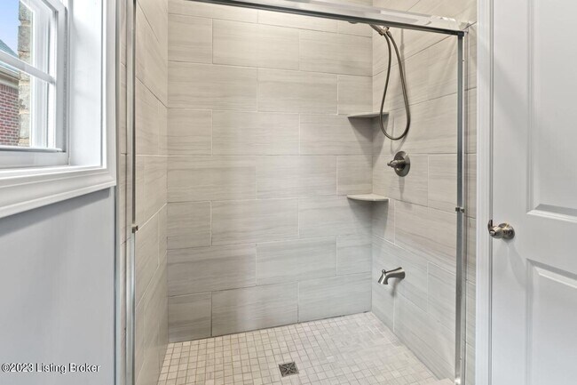 Building Photo - 18507 Chadwick Glen Cir