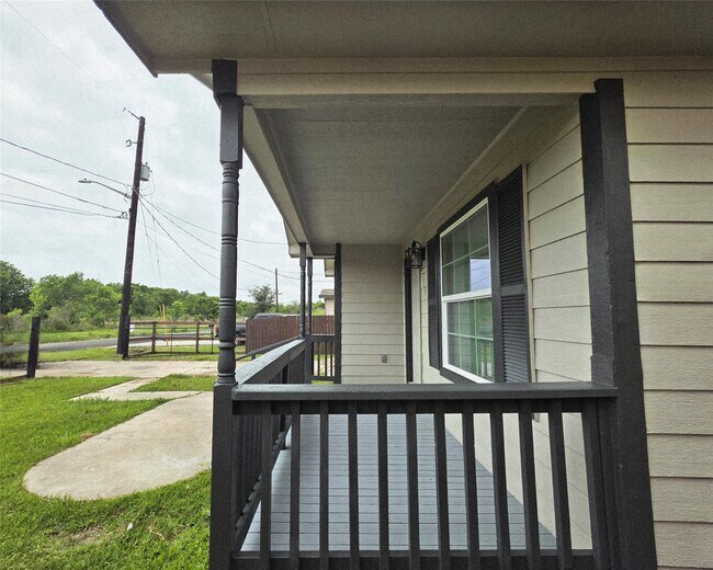 Building Photo - 9713 Yuma St