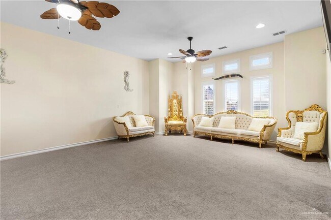 Building Photo - 4004 Persimmon Dr
