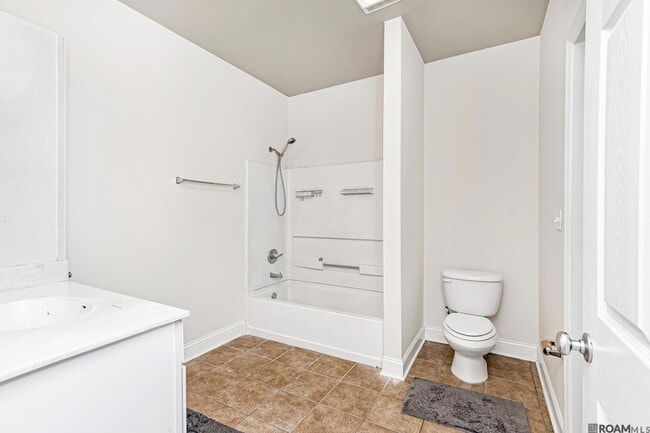 Building Photo - 900 Dean Lee Dr