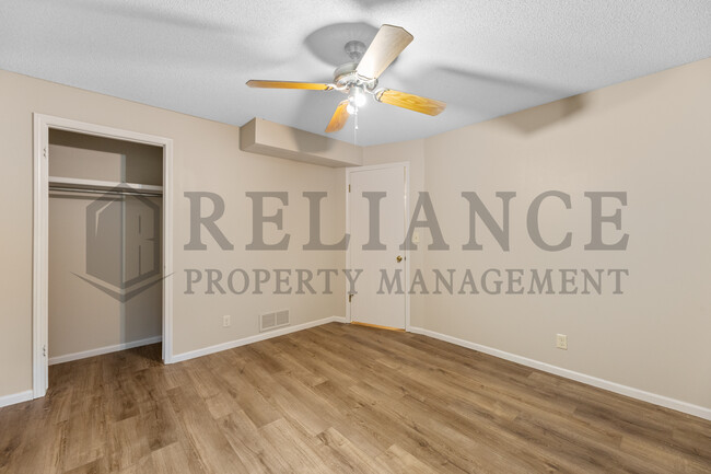 Building Photo - 117 S Lark Ln