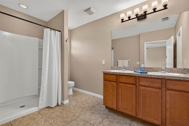 Building Photo - 817 Ashentree Dr