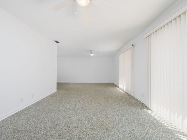 Building Photo - 731 Deer Run Villas