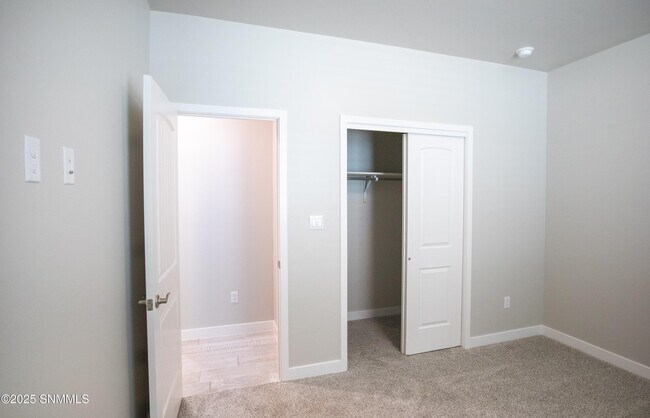 Building Photo - 3019 San Jenaro Dr