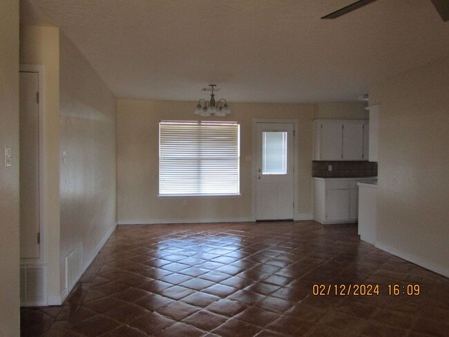 Building Photo - Home located in the Cache area!