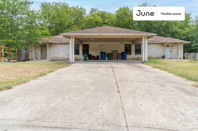 Building Photo - 5105 Spruce Cove