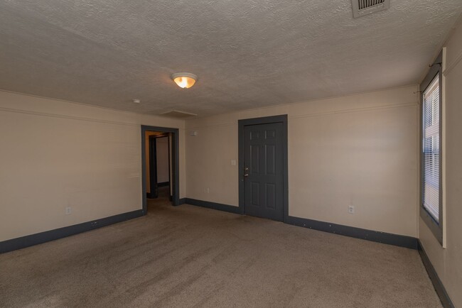 Building Photo - $1,150 - 3 bed/1 bath house for rent in Ha...