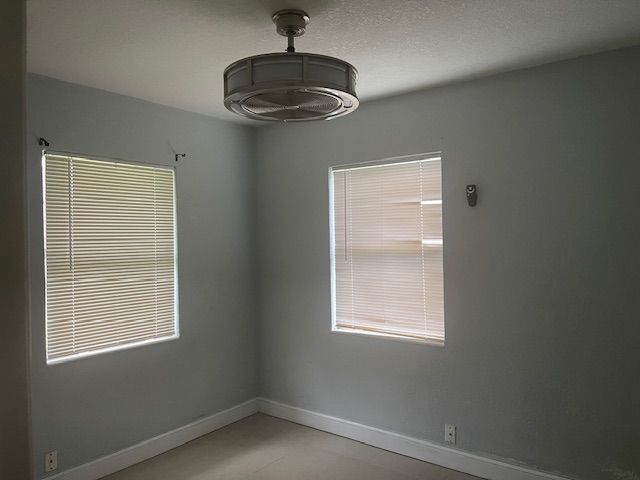 Building Photo - 543 Sandra Ave