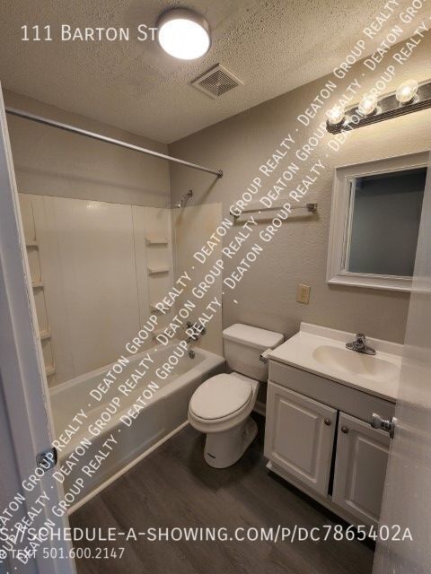 Building Photo - 111 Barton St