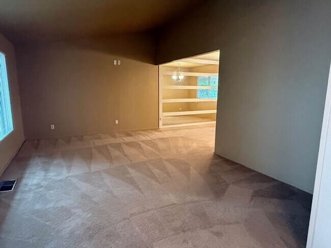 Building Photo - OPEN HOUSE this Wednesday 5pm-6:30pm - Private Redwood Setting | 4BR Home with Family Room, Bar &...