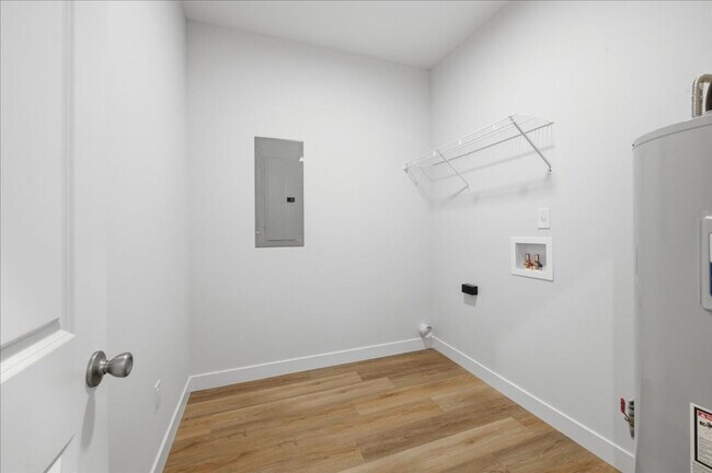 Building Photo - 44 E Parkview Ave