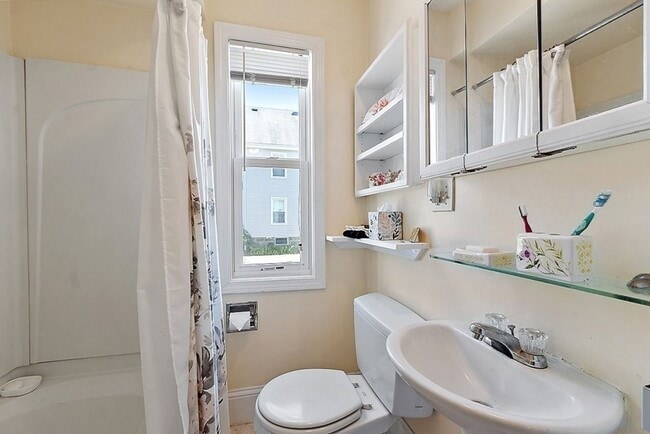 Building Photo - Unique, Renovated 2-Bed Apartment in Quiet...