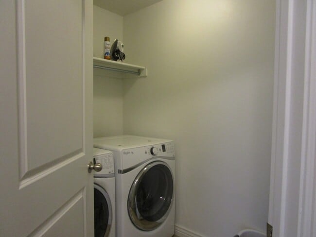 Building Photo - Beautiful 3 bed 2.5 bath Split Mountain Condo.