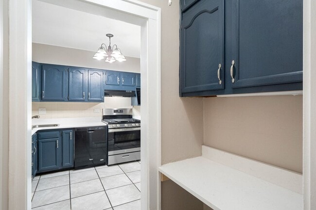 Building Photo - Home on the Range