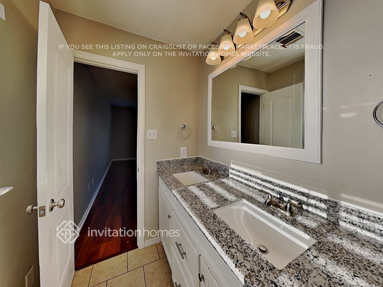 Building Photo - 1919 Carriage Club Dr