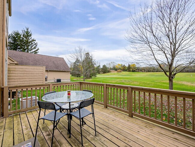 Building Photo - AVAILABLE NOW! Sun-Filled 3-Bed, 2.5-Bath Home with Golf Course Views in Bloomfield Hills
