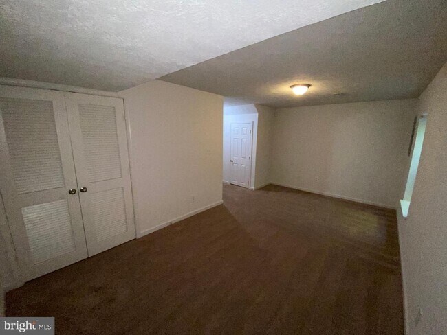 Building Photo - 4249 Normandy Ct