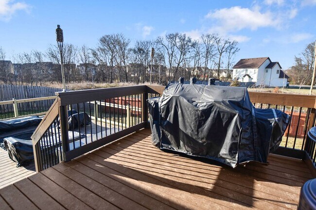 Building Photo - Pet Friendly Three Bedroom with Bonus!