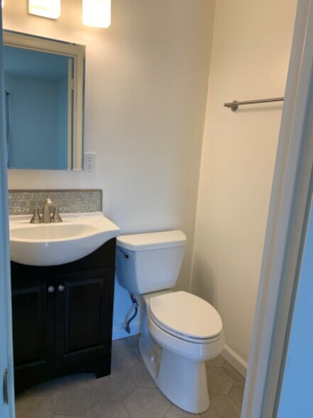 Building Photo - 528 Adrienne Dr