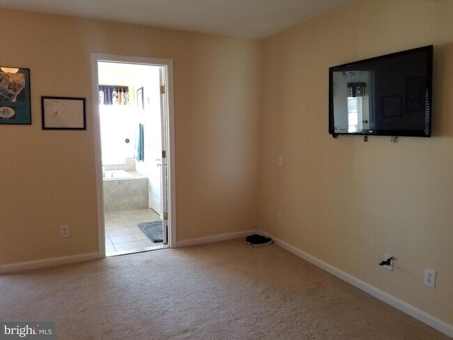 Building Photo - 181 Hudson Dr