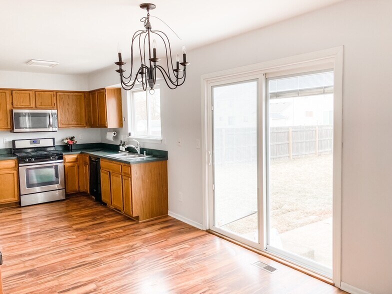 Dining room - 10018 70th St
