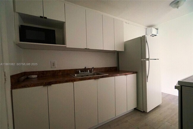 Building Photo - 584 NW 65th St