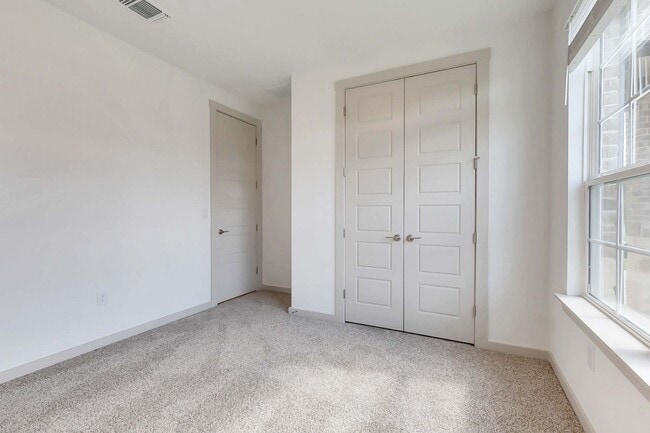 Building Photo - 408 Tinto St