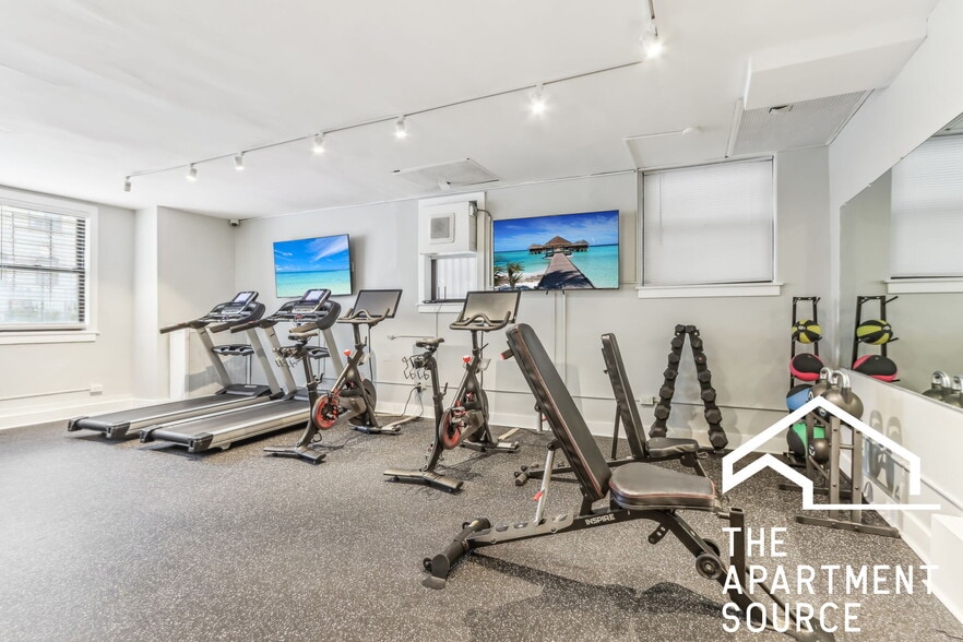 Building Photo - 1200 N La Salle Dr