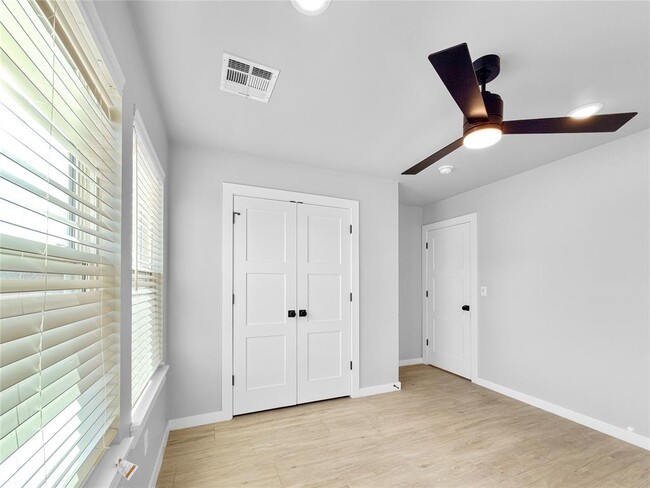 Building Photo - 2608 Crescent Ave