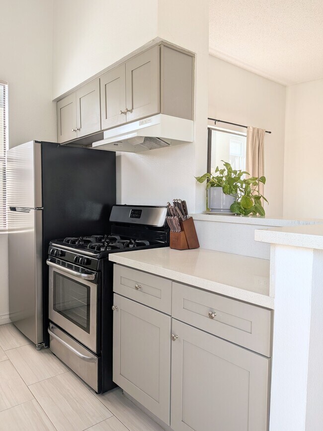 Building Photo - 2584 S Centinela Ave