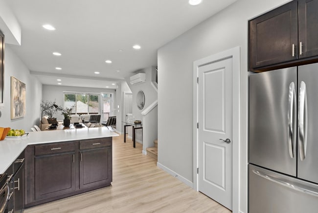 Building Photo - Stunningly Upgraded 2-Bed, 2.5-Bath Townho...