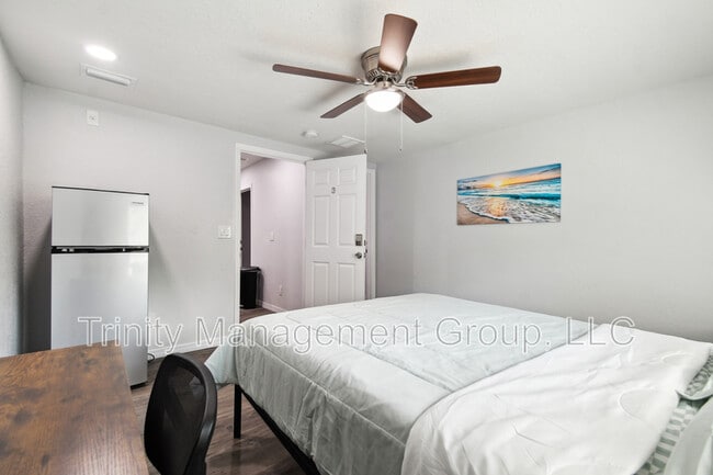 Building Photo - 1051 Dogwood Dr