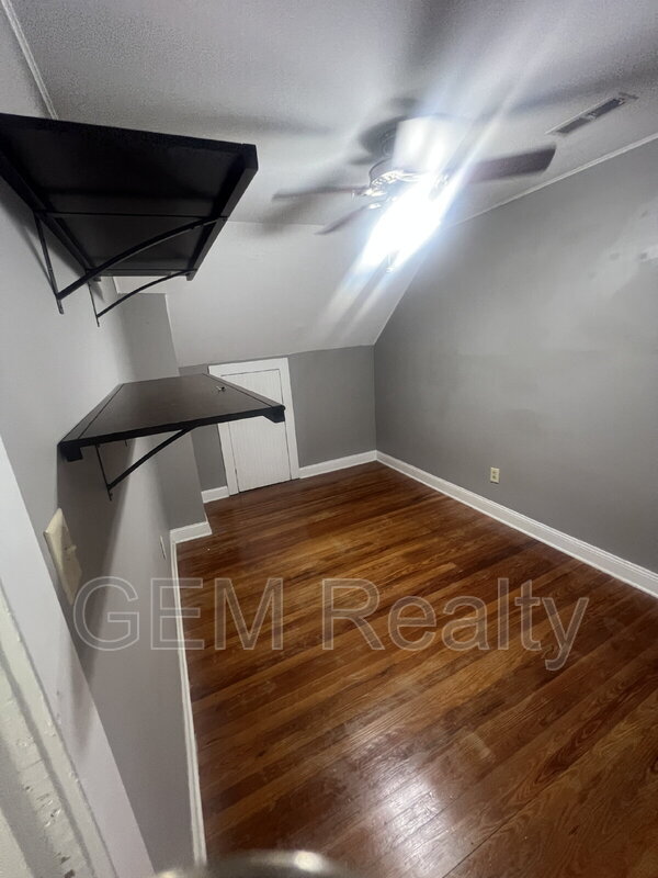 Building Photo - 349 White Oak Rd