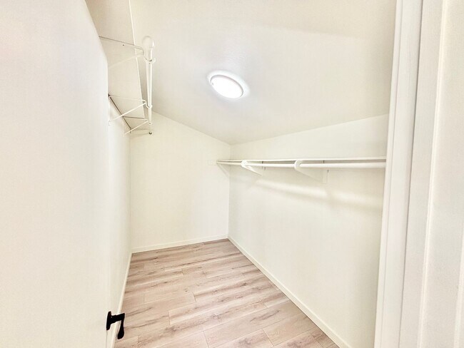 Building Photo - 437 Reed Way