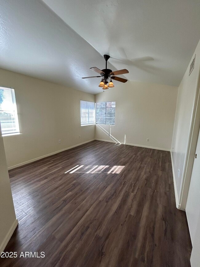 Building Photo - 1433 E Park Ave