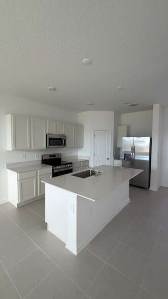 Building Photo - 382 Sol Vis Dr