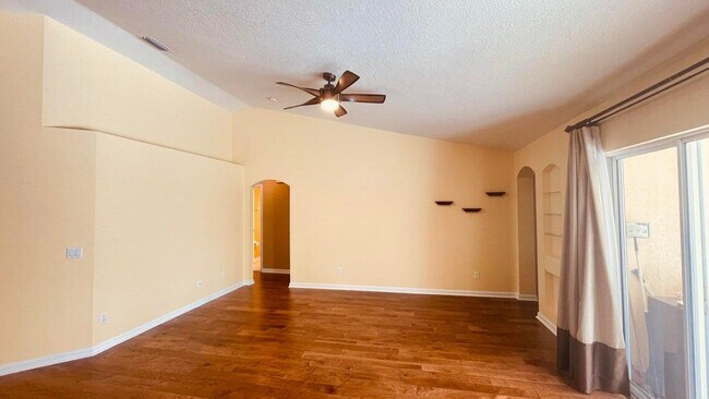 Building Photo - 1829 SW Hickock Terrace