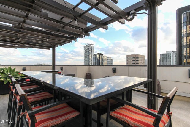 Building Photo - 655 S Hope St