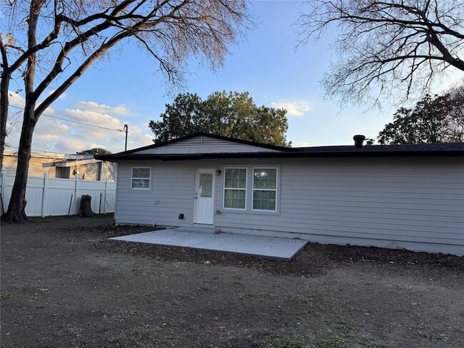 Building Photo - 2553 Wicker Ave